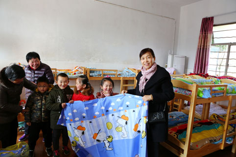 绍兴市炉峰禅寺慈联会爱心捐助山区幼儿园床上用品